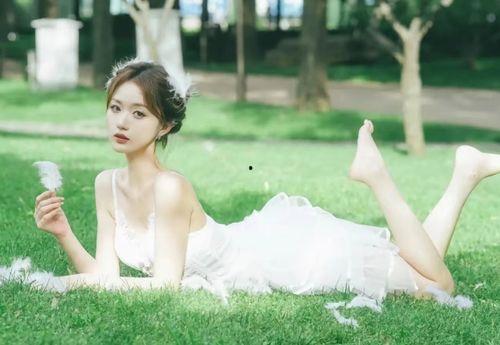 吃瓜女网红视频素材,揭秘网红吃瓜视频背后的故事