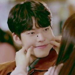 网红情侣博主吃瓜是谁,揭秘网红情侣博主吃瓜背后的故事