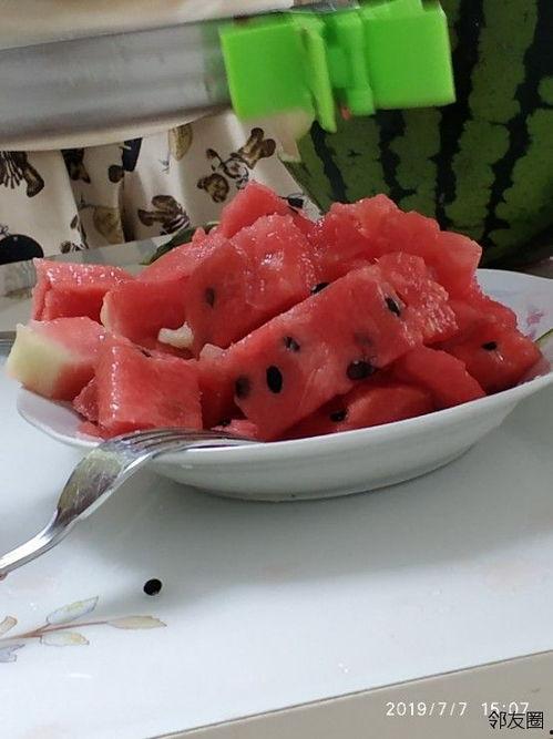 越南网红吃瓜是谁发明的,揭秘其背后的发明者与流行文化影响