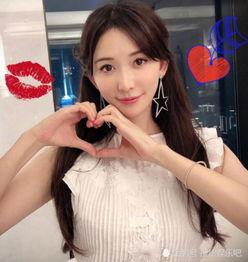 网传林志玲吃瓜图片,女神也有接地气的一面！”