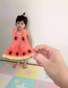 网红婴儿吃瓜,网红婴儿的甜蜜“吃瓜”日常