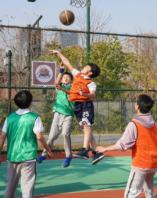 网红吃瓜打篮球是真的吗,揭秘网络红人的真实生活